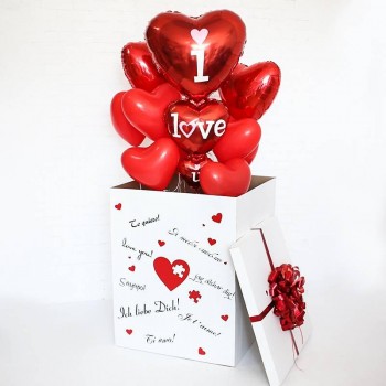 Коробка с красными сердцами "LOVE"