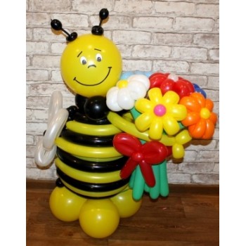 Пчёлка с букетиком 7 ромашек